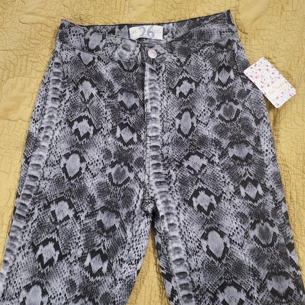 Snakeprint flares